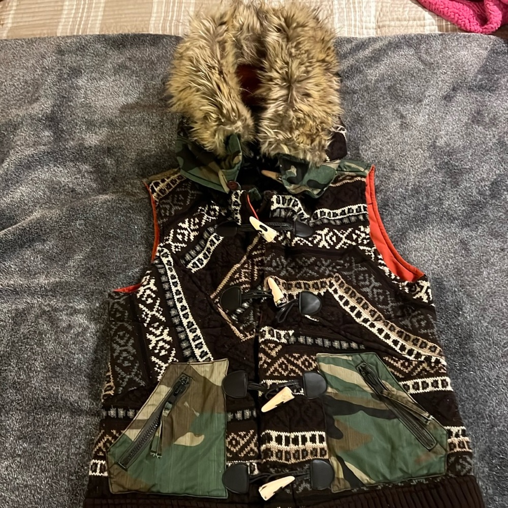 Da Nang Women’s Medium Vest Camouflage W/ Removable Faux Fur Hood Toggles Wool